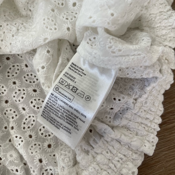 H&M White Eyelet Off-Shoulder Blouse - Picture 4 of 4